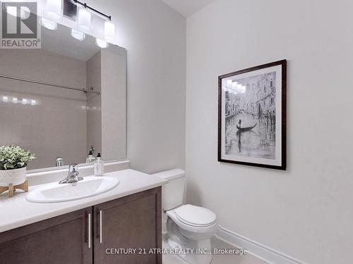 717 Mee Place, Newmarket, ON - Indoor Photo Showing Bathroom