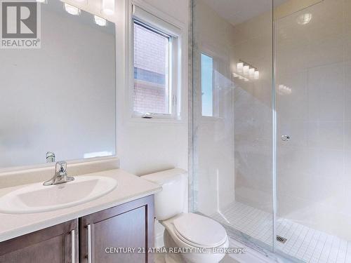 717 Mee Place, Newmarket, ON - Indoor Photo Showing Bathroom