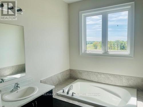 3076 Orion Boulevard, Orillia, ON - Indoor Photo Showing Bathroom