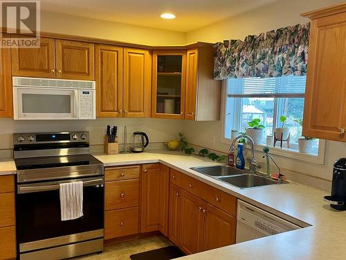 2454 75Th Avenue, Grand Forks, BC - Indoor Photo Showing Kitchen With Double Sink