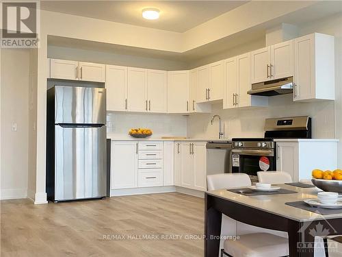 608 - 397 Codds Road, Ottawa, ON - Indoor Photo Showing Kitchen