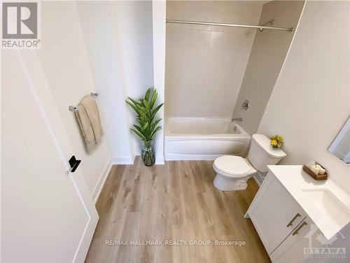 608 - 397 Codds Road, Ottawa, ON - Indoor Photo Showing Bathroom