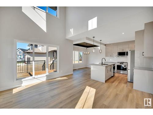 1 Patriot Wy, Spruce Grove, AB - Indoor Photo Showing Kitchen