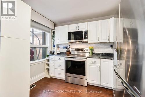 49 Connaught Avenue N, Hamilton, ON - Indoor Photo Showing Kitchen