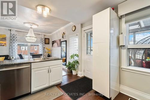 49 Connaught Avenue N, Hamilton, ON - Indoor Photo Showing Kitchen