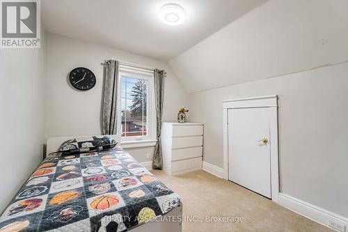 49 Connaught Avenue N, Hamilton, ON - Indoor Photo Showing Bedroom