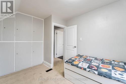 49 Connaught Avenue N, Hamilton, ON - Indoor Photo Showing Bedroom