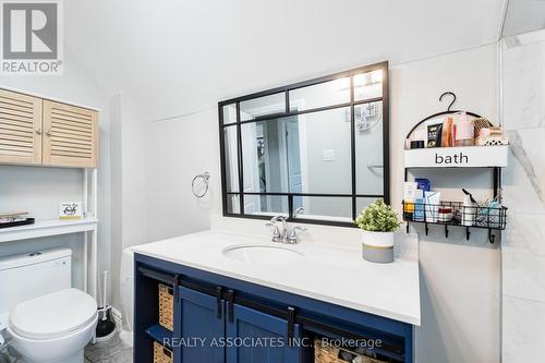 49 Connaught Avenue N, Hamilton, ON - Indoor Photo Showing Bathroom