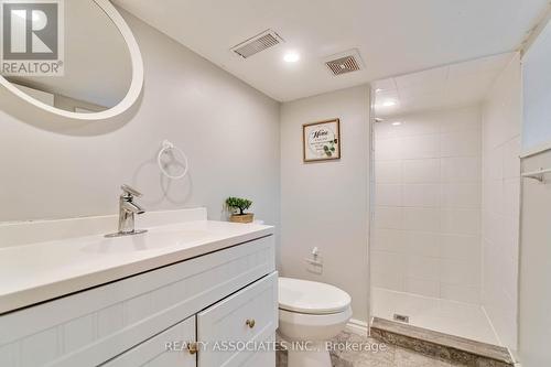 49 Connaught Avenue N, Hamilton, ON - Indoor Photo Showing Bathroom