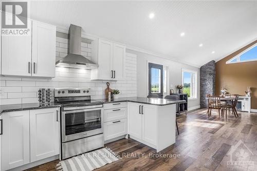 15025 Finch-Obnabruck Boundary Road, North Stormont, ON - Indoor Photo Showing Kitchen With Upgraded Kitchen