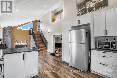 15025 Finch-Obnabruck Boundary Road, North Stormont, ON - Indoor Photo Showing Kitchen