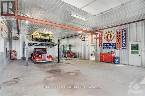 15025 Finch-Obnabruck Boundary Road, North Stormont, ON - Indoor Photo Showing Garage