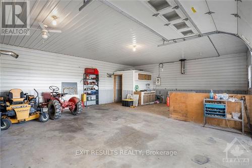 15025 Finch-Obnabruck Boundary Road, North Stormont, ON - Indoor Photo Showing Garage