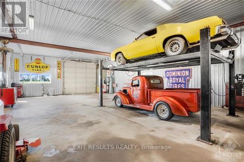 15025 Finch-Obnabruck Boundary Road, North Stormont, ON - Indoor Photo Showing Garage