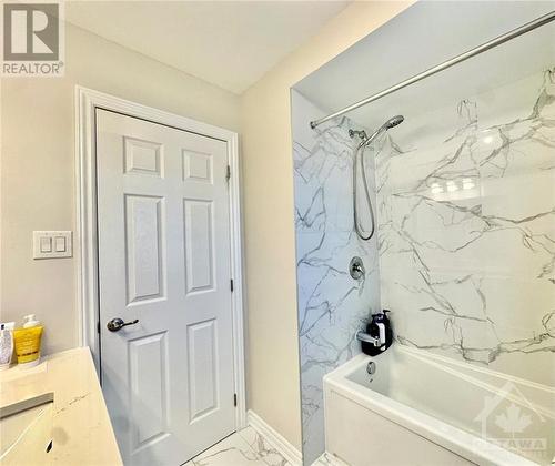 700 Brittanic Road, Kanata (9010 - Kanata - Emerald Meadows/Trailwest), ON - Indoor Photo Showing Bathroom