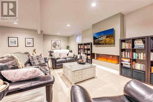 1066 Bruce Street, Sarnia, ON - Indoor Photo Showing Living Room