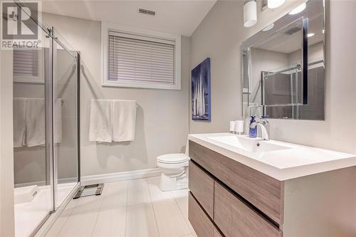 1066 Bruce Street, Sarnia, ON - Indoor Photo Showing Bathroom