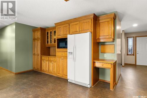 8 Deneve Drive, Edenwold Rm No. 158, SK - Indoor Photo Showing Kitchen