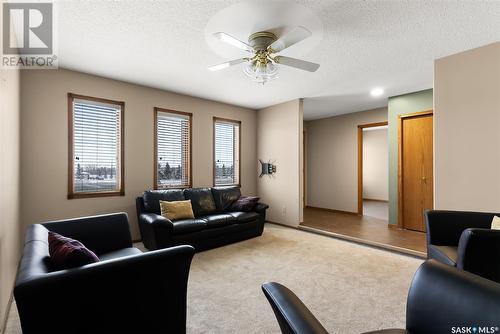 8 Deneve Drive, Edenwold Rm No. 158, SK - Indoor Photo Showing Living Room