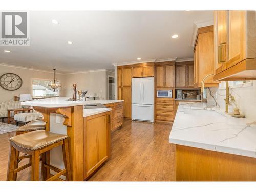 2291 21 Street Ne, Salmon Arm, BC - Indoor Photo Showing Kitchen