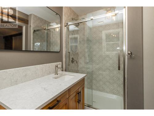 2291 21 Street Ne, Salmon Arm, BC - Indoor Photo Showing Bathroom