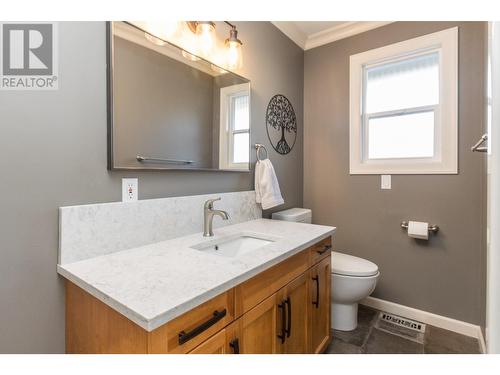 2291 21 Street Ne, Salmon Arm, BC - Indoor Photo Showing Bathroom