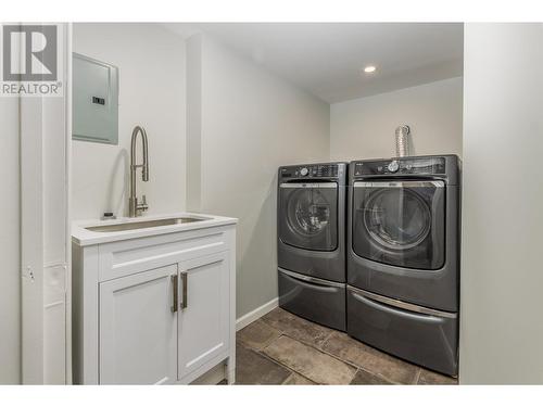 2291 21 Street Ne, Salmon Arm, BC - Indoor Photo Showing Laundry Room