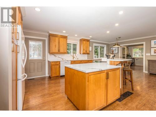 2291 21 Street Ne, Salmon Arm, BC - Indoor Photo Showing Kitchen