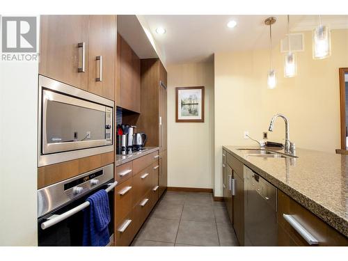 2950 Camozzi Road Unit# 1413, Revelstoke, BC - Indoor Photo Showing Kitchen With Double Sink