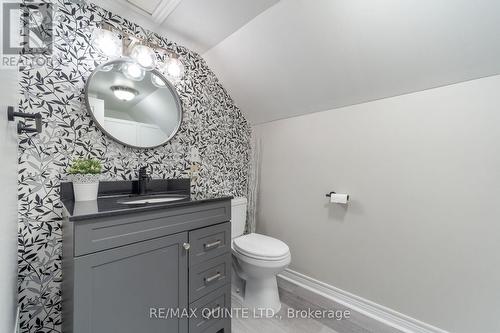 469 Ashley Street, Belleville, ON - Indoor Photo Showing Bathroom