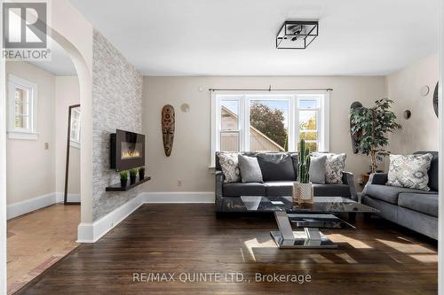 469 Ashley Street, Belleville, ON - Indoor Photo Showing Living Room With Fireplace