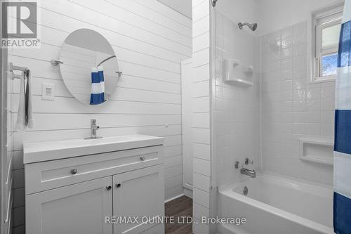 469 Ashley Street, Belleville, ON - Indoor Photo Showing Bathroom