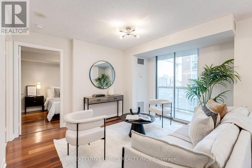 1150 - 313 Richmond Street E, Toronto, ON - Indoor Photo Showing Living Room