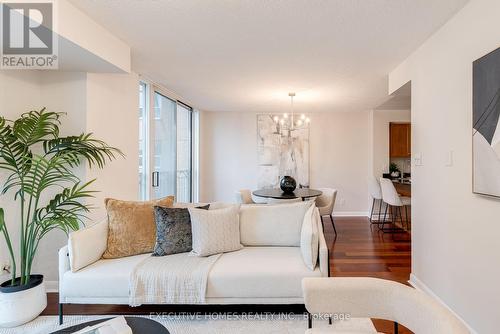 1150 - 313 Richmond Street E, Toronto, ON - Indoor Photo Showing Living Room