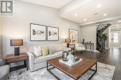 3812 Barley Trail, Mississauga, ON - Indoor Photo Showing Living Room