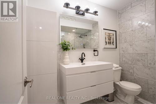 3812 Barley Trail, Mississauga, ON - Indoor Photo Showing Bathroom