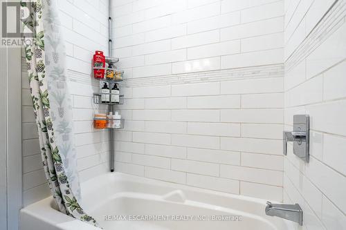 166 Catharine Street N, Hamilton, ON - Indoor Photo Showing Bathroom