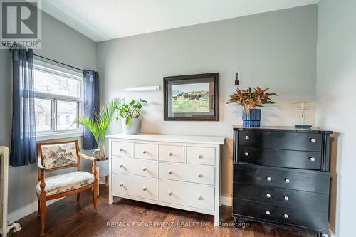 166 Catharine Street N, Hamilton, ON - Indoor Photo Showing Bedroom