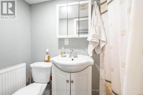 166 Catharine Street N, Hamilton, ON - Indoor Photo Showing Bathroom