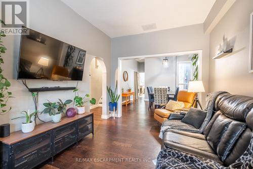 166 Catharine Street N, Hamilton, ON - Indoor Photo Showing Living Room