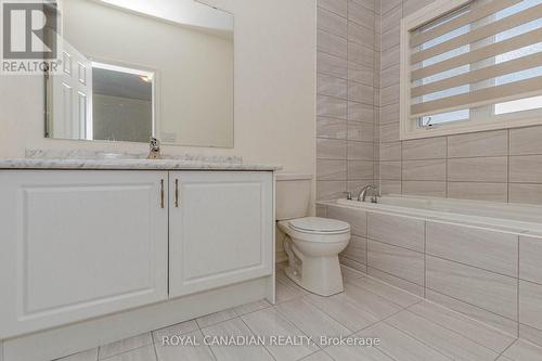 20 Silver Meadow Gardens, Hamilton, ON - Indoor Photo Showing Bathroom