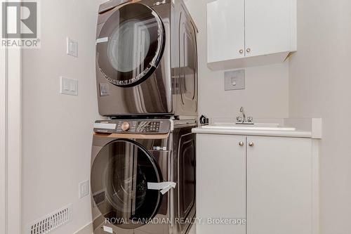 20 Silver Meadow Gardens, Hamilton, ON - Indoor Photo Showing Laundry Room