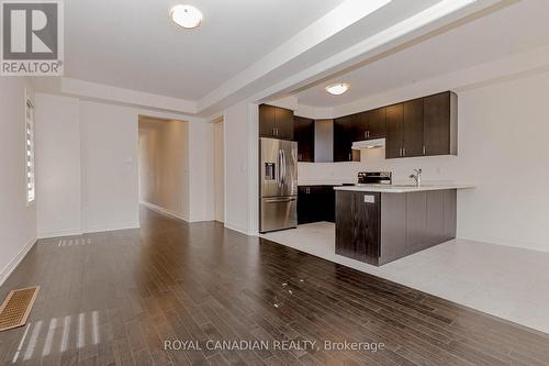 20 Silver Meadow Gardens, Hamilton, ON - Indoor Photo Showing Kitchen