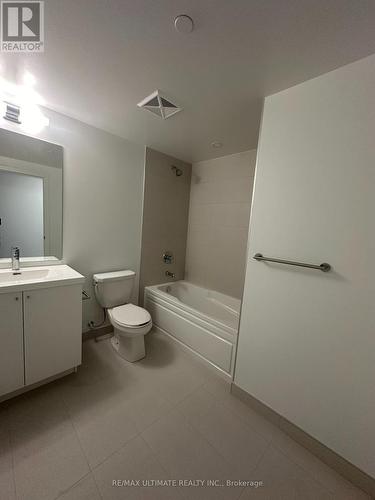 409 - 2545 Simcoe Street N, Oshawa, ON - Indoor Photo Showing Bathroom