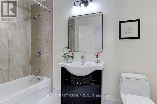 165 Revell Road, Newmarket, ON - Indoor Photo Showing Bathroom