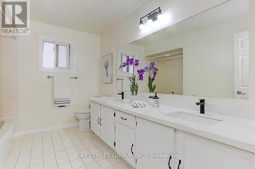 165 Revell Road, Newmarket, ON - Indoor Photo Showing Bathroom