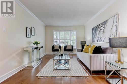 165 Revell Road, Newmarket, ON - Indoor Photo Showing Living Room