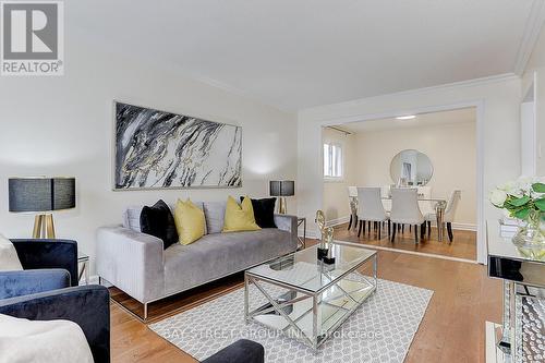 165 Revell Road, Newmarket, ON - Indoor Photo Showing Living Room