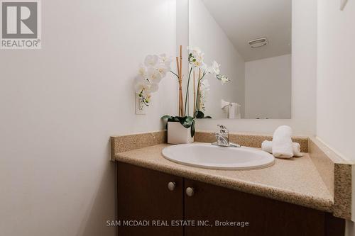 109 - 5035 Oscar Peterson Boulevard, Mississauga, ON - Indoor Photo Showing Bathroom