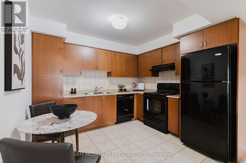 109 - 5035 Oscar Peterson Boulevard, Mississauga, ON - Indoor Photo Showing Kitchen With Double Sink